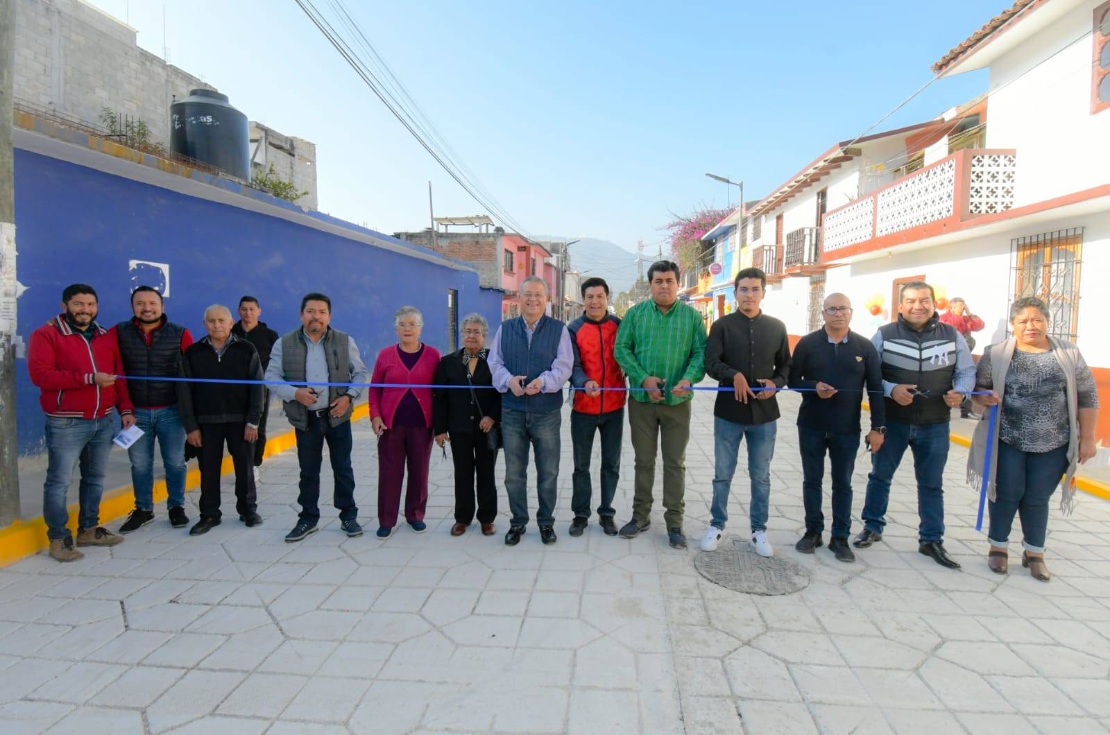 ALCALDE MDO JUNTO A VECINOS INAUGURA PAVIMENTACIÓN DE LA CALLE CAMPECHE EN EL BARRIO DE SAN RAMÓN. – H. Ayuntamiento de San Cristóbal de Las Casas