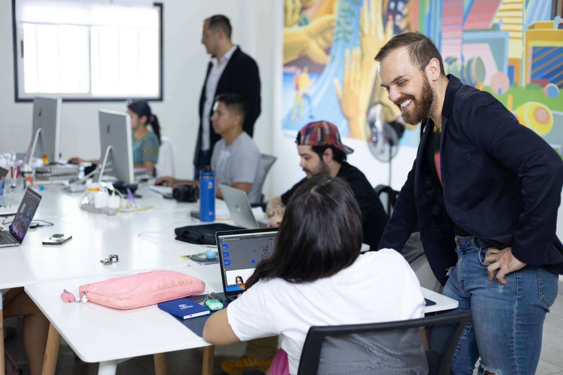Bolteam, la Revolución Mexicana del Diseño Gráfico con Inteligencia Artificial y Diversidad